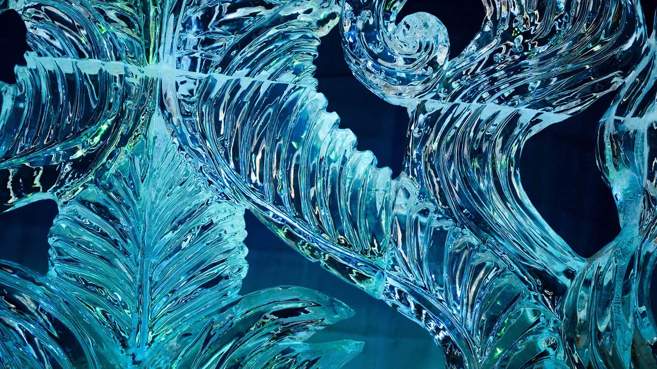 冰雪节上的冰雕艺术作品，加拿大渥太华