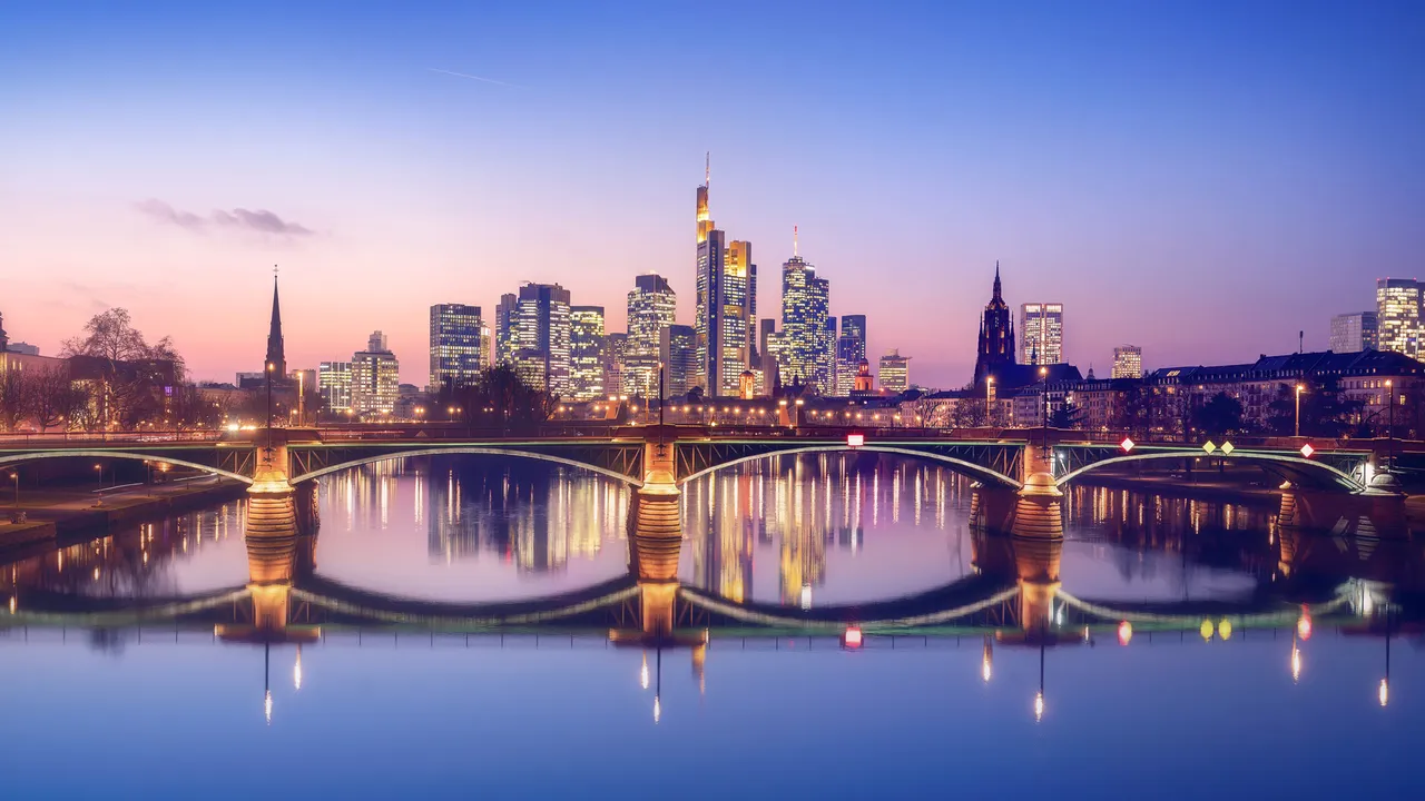 Alte Br&uuml;cke Bridge, Frankfurt, Germany