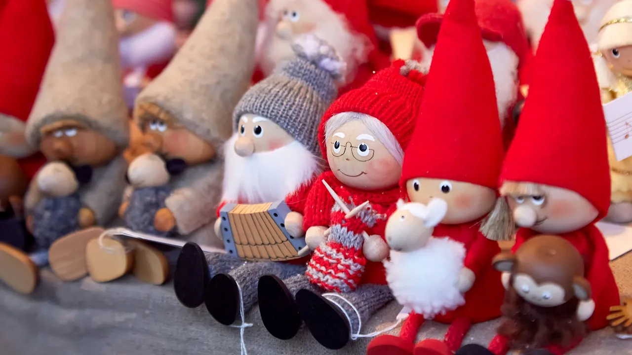 Tiny hats, big spirits