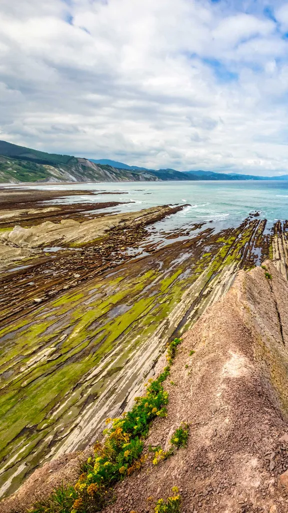 Rocks that flow with the sea!