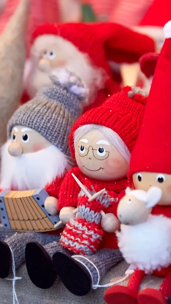 Tiny hats, big spirits