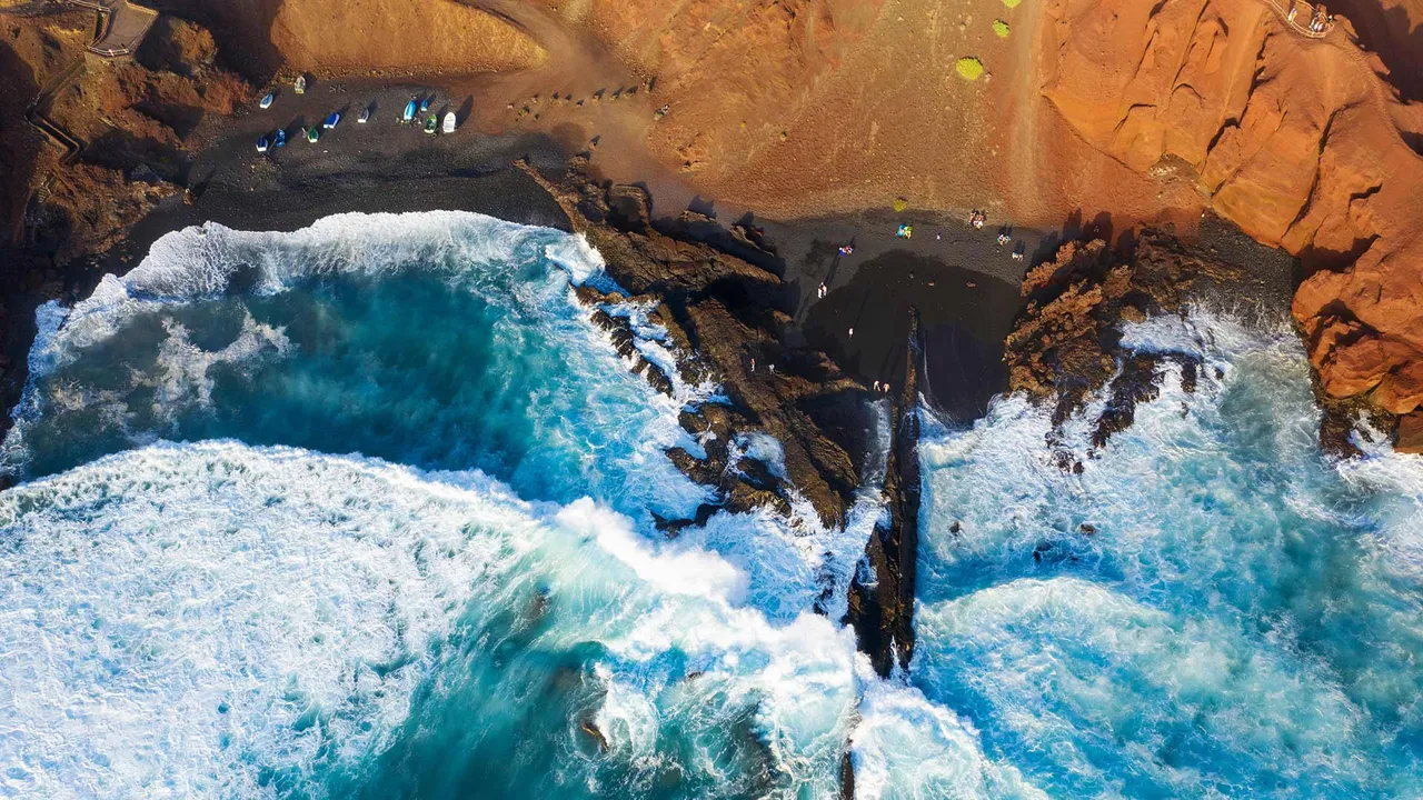Le dialogue entre vagues et cendres