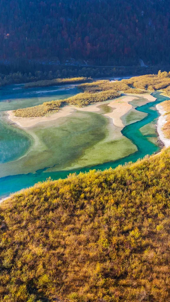 美丽清澈的河流