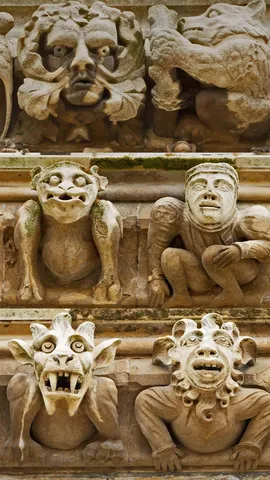 约克大教堂墙上的怪诞雕塑，英格兰北约克郡