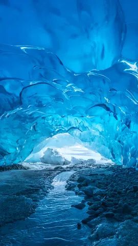 冰，由内而外透出光芒