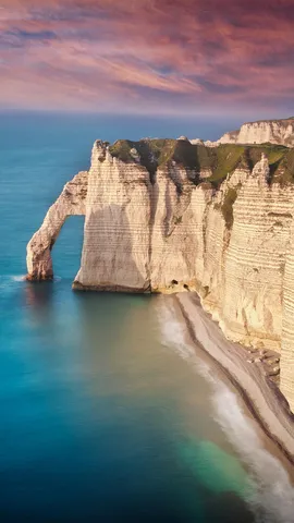 Une cath&eacute;drale de pierre et de mer